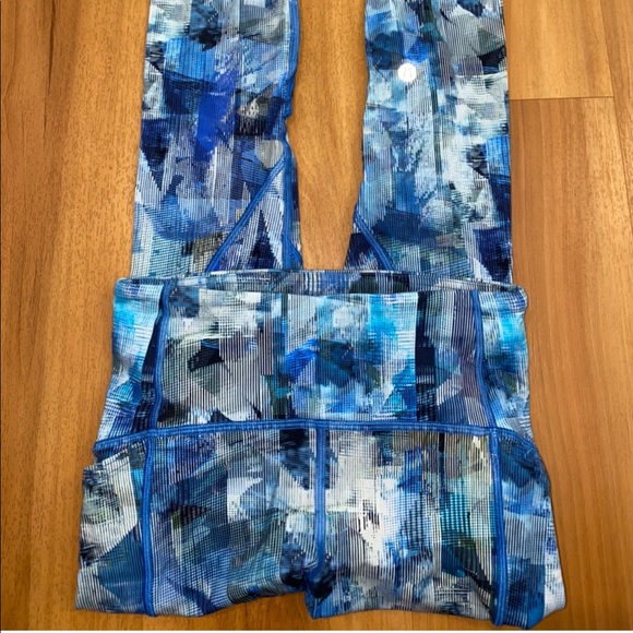 ❌SOLD❌Lululemon On Pace tight 7/8 size 2 - Picture 2 of 6